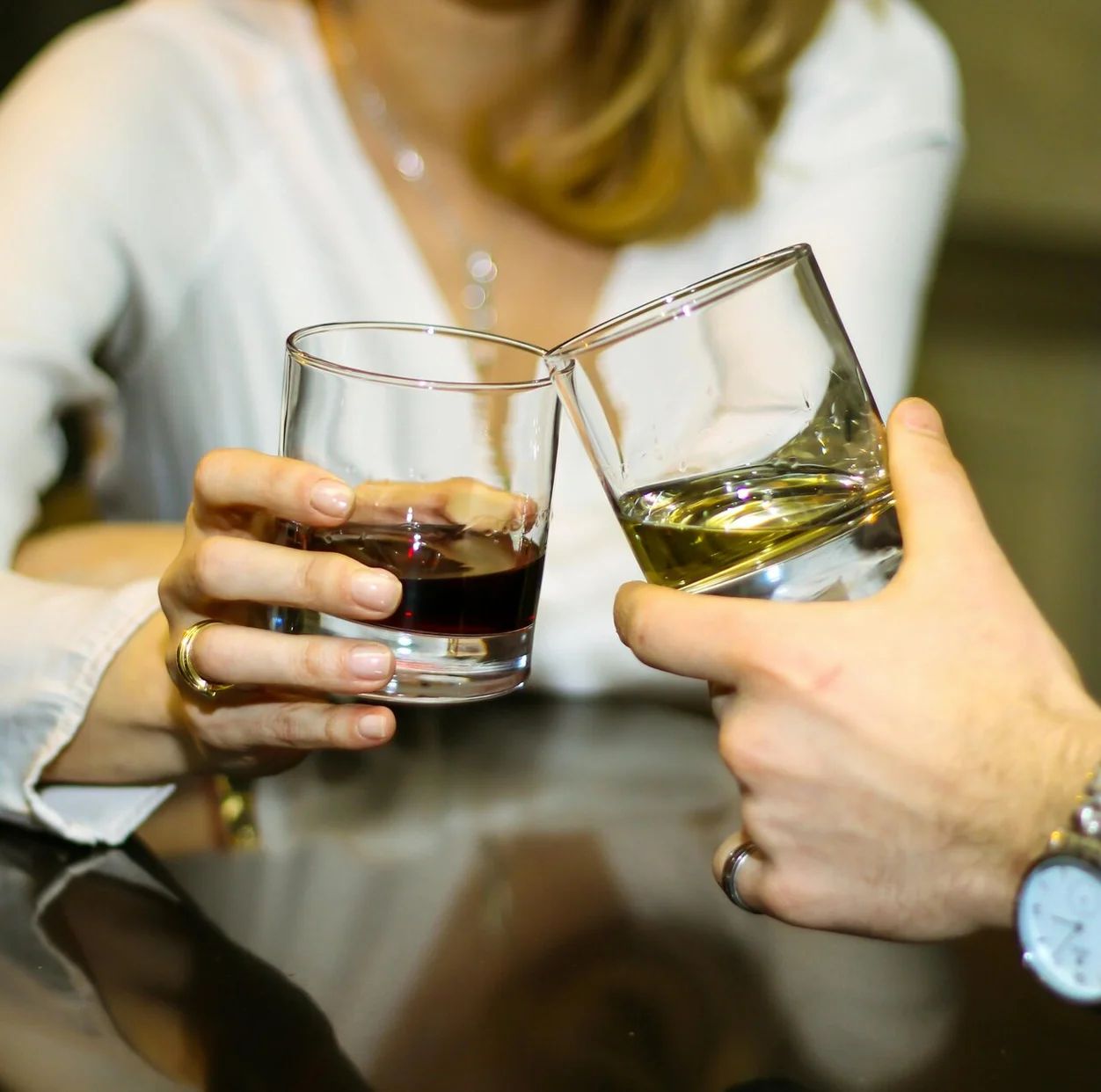 Między okazją a przymusem. Kiedy spożywanie alkoholu zaczyna być uzależnieniem?