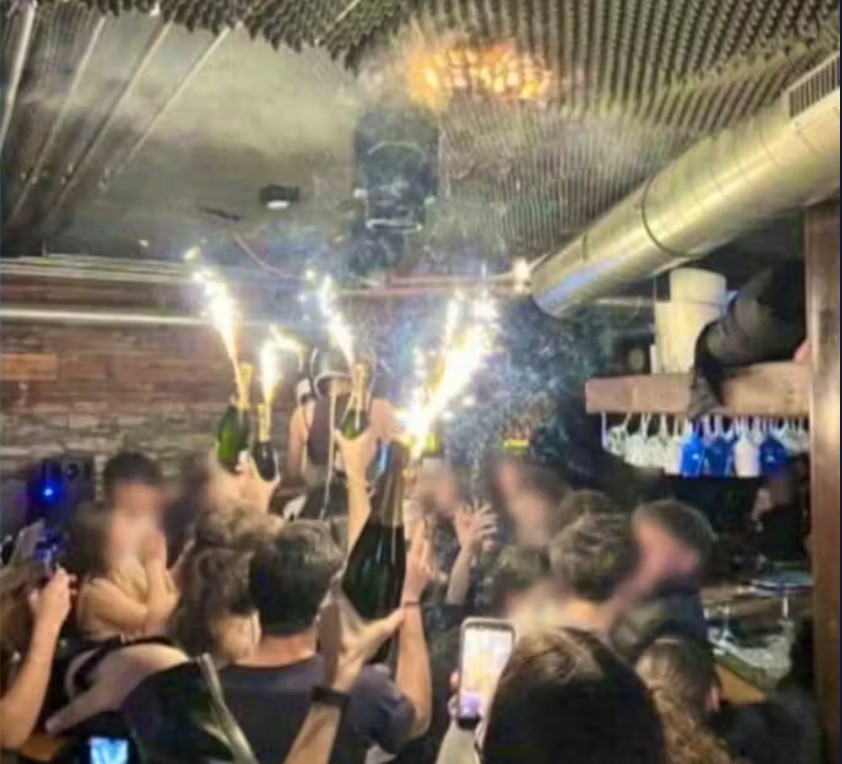 Zdjęcie z Crans‑Montana może pokazywać początek tragedii w klubie Le Constellation