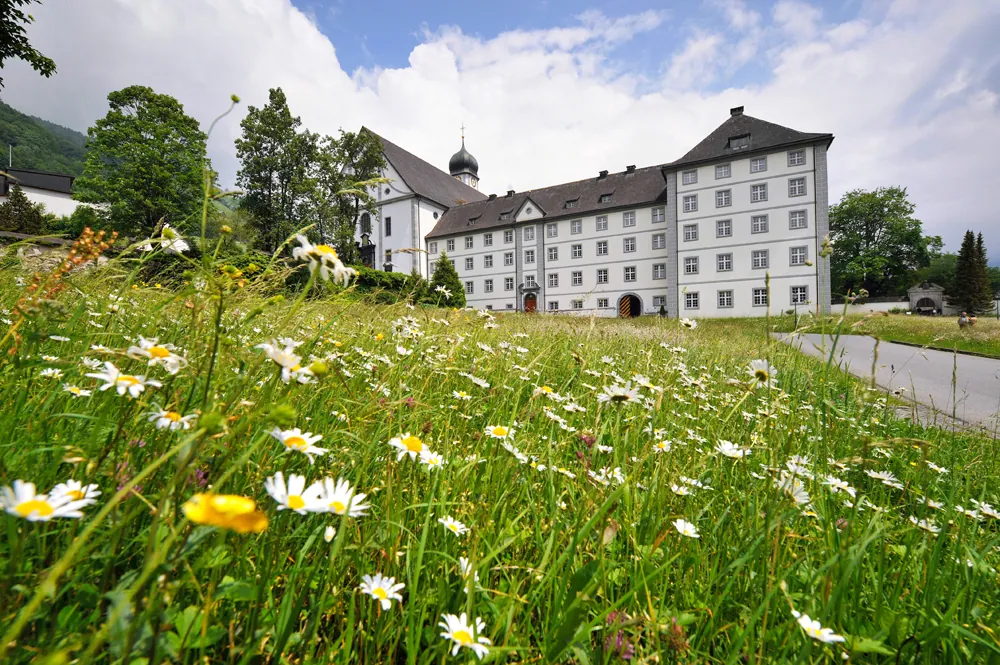 Klasztor Engelberg — serce górskiej wioski