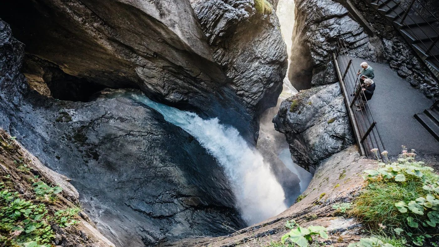 Wodospady Trümmelbach — moc lodowca w środku góry
