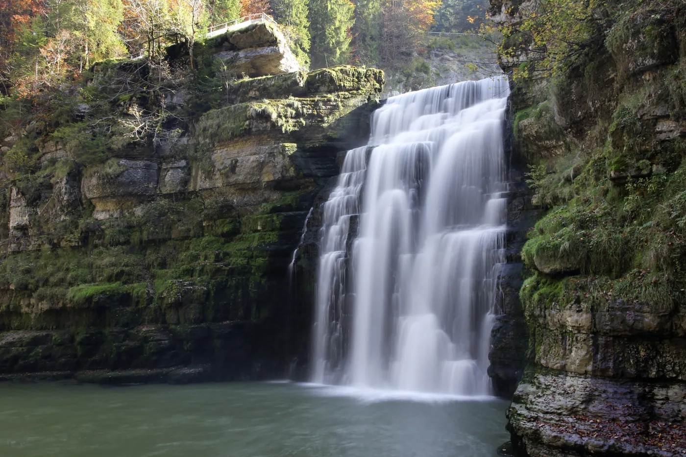 Saut du Doubs — wodospad nad granicą