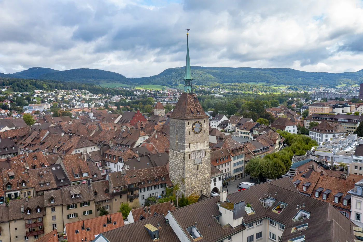 Aarau — pod malowanymi okapami