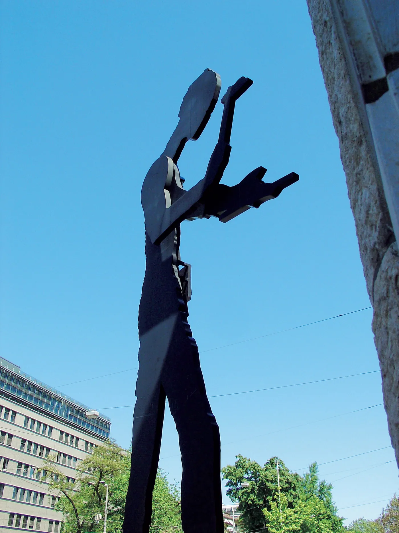 Hammering Man