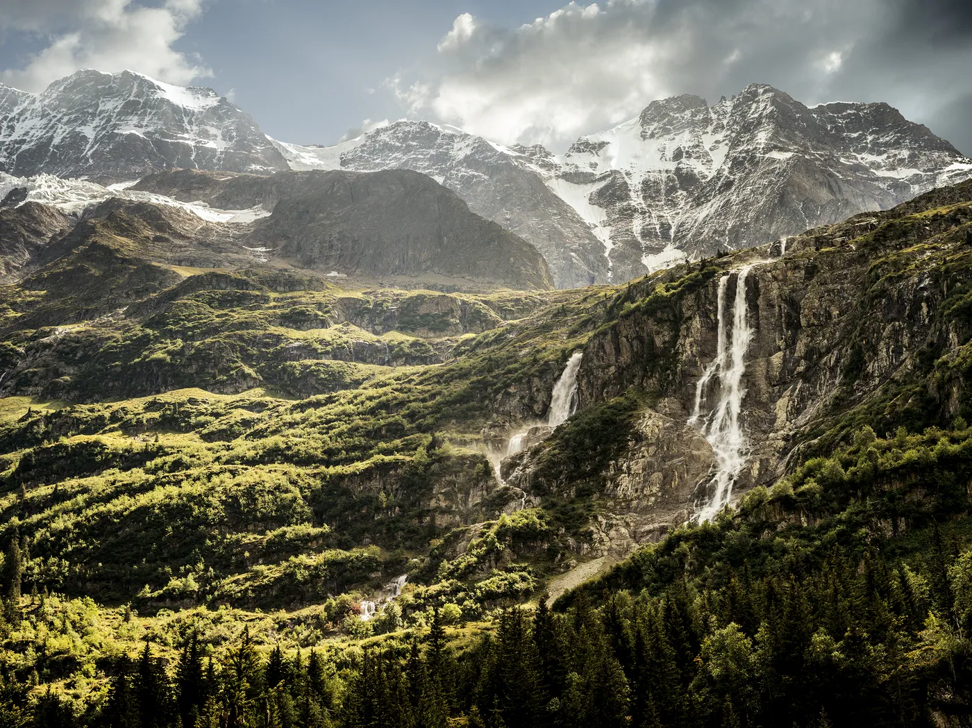 Dolina Lauterbrunnen — tam, gdzie woda naprawdę spada