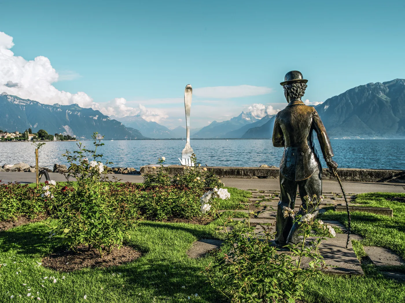 Promenada nad jeziorem w Vevey