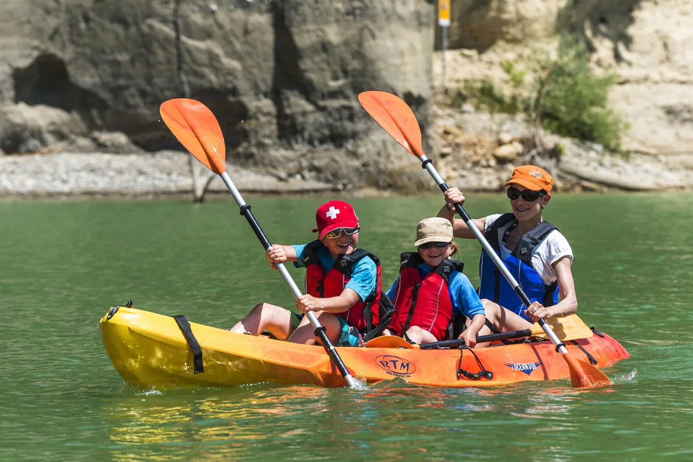 Sporty wodne na jeziorze Gruyère